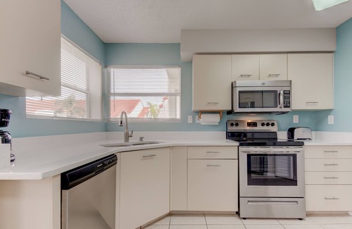 Isla del Sol Condo | 2 Bedroom Golf Course View, Near the Beach!