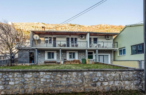 Veljun Primorski Apartment | 2 Bedroom Gorgeous Apartment In Knezica