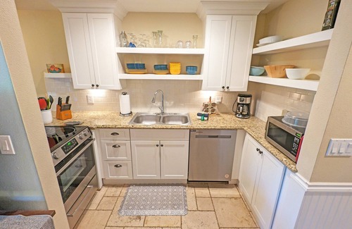 Sunriver Condo | 2 Bedroom Ground Level Condo is the wonderfully located Abbot House complex - ABT04
