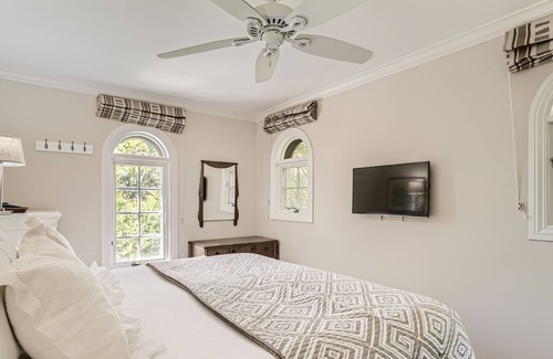 Palm Beach House | 2 bedroom guesthouse with pool just off Worth Avenue