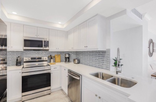 Marco Island Condo | 2-Bedroom Gulf Front - South Seas Tower 3 #1809