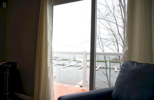 Roseneath House | 2 Bedroom Harbor Front Condo 9L