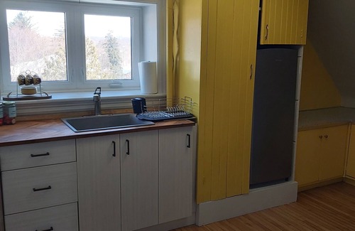 Barrie Apartment | 2 bedroom heritage penthouse apartment by the lake