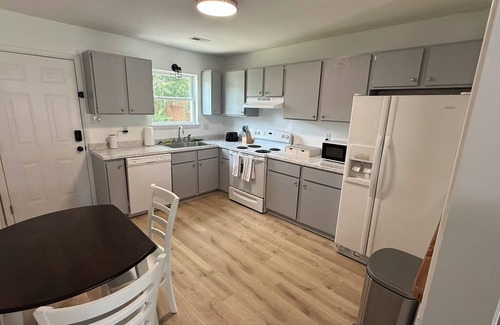Piney Green House | 2 Bedroom Hideaway in Jacksonville