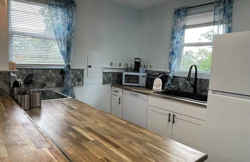 Columbia Apartment | 2 Bedroom Historic Apartment Near Downtown Columbia, Walkable, Parkside Living