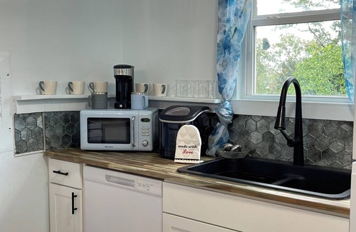 Columbia Apartment | 2 Bedroom Historic Apartment Near Downtown Columbia, Walkable, Parkside Living