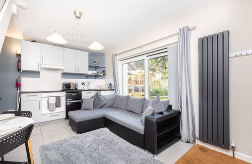 Christchurch House | 2 bedroom holiday home with hot tub