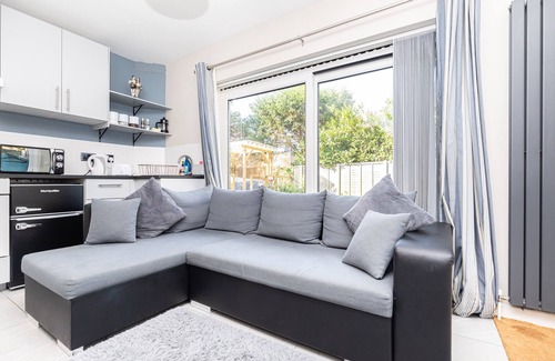Christchurch House | 2 bedroom holiday home with hot tub