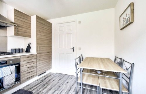 Bonnybridge House | 2-Bedroom Holiday Home With Private Garden & Parking