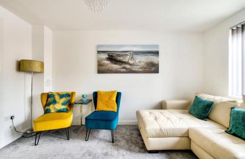 Bonnybridge House | 2-Bedroom Holiday Home With Private Garden & Parking