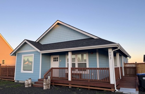 Ocean Shores House | 2 bedroom home family and pet friendly 0.5m from beach