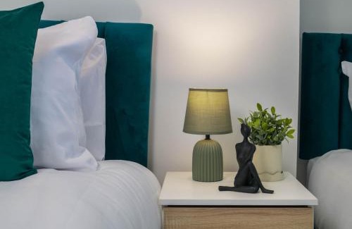 Meanwood House | 2 Bedroom Home Leeds Contractor Stay Free Parking WIFI & Netflix