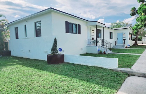 Coral Way House | 2 bedroom home near Kaseya Center/Beaches/Downtown Miami/Port n