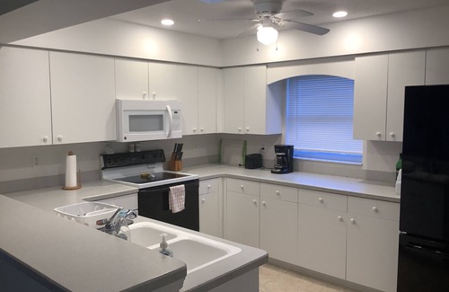 Pebble Beach House | 2 Bedroom Home on the West Coast of Florida. Relax and enjoy the sun and fun!