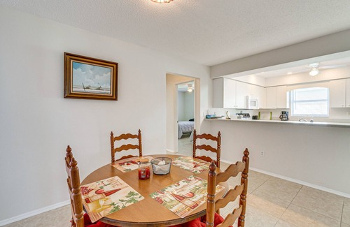 Pebble Beach House | 2 Bedroom Home on the West Coast of Florida. Relax and enjoy the sun and fun!