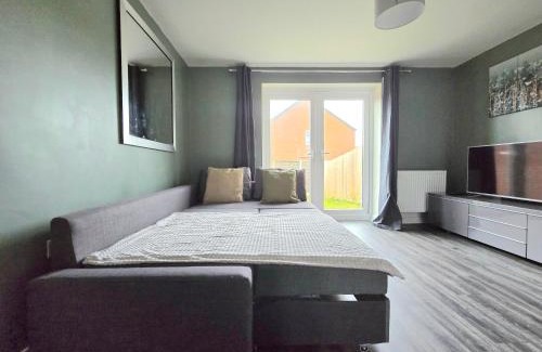 Forsbrook House | 2 Bedroom Home-Sleeps7 Fast Wifi Near AltonTowers