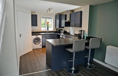 Forsbrook House | 2 Bedroom Home-Sleeps7 Fast Wifi Near AltonTowers
