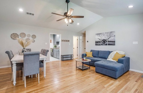 Granbury House | 2-bedroom Home with Hot Tub near Granbury Square