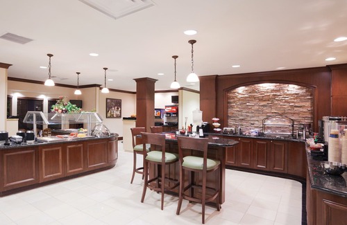 Lafayette Condo | 2 Bedroom| Hot Tub Access. FREE Parking & Wi-Fi
