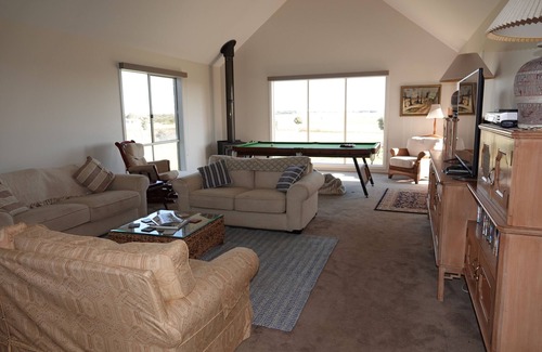 Gippsland House | 2 bedroom house at Woodside Beach