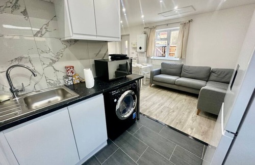 Lewisham House | 2 Bedroom house,BrownhillRd SE6