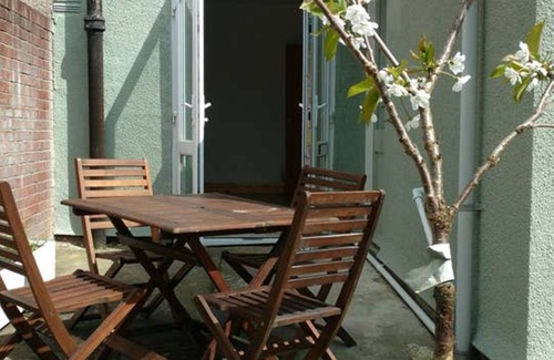 Bristol House | 2 Bedroom House close to centre and shopping