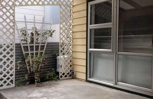Bluff Hill House | 2 Bedroom house close to town and beach