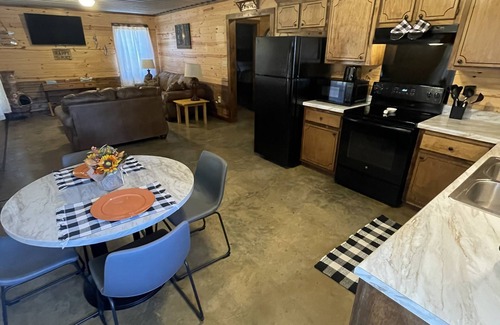 Batesville House | 2 Bedroom house close to Sardis Lake. 1 1/2 miles from I55 North Batesville exit