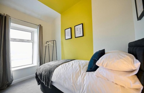 Great Harwood House | 2 Bedroom House- Contractors - Families - Sleeps 4