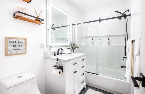 Grant Hill House | 2 Bedroom House - Fire Pit Table BBQ - Downtown