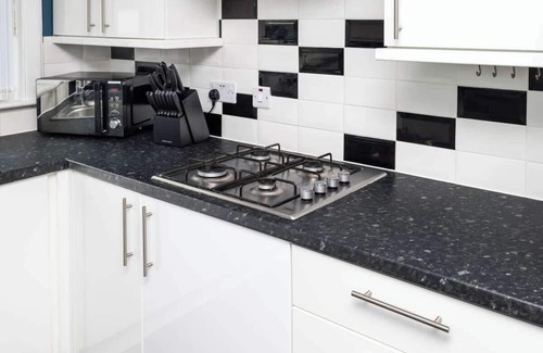 Rosyth House | 2 Bedroom House-Free Parking