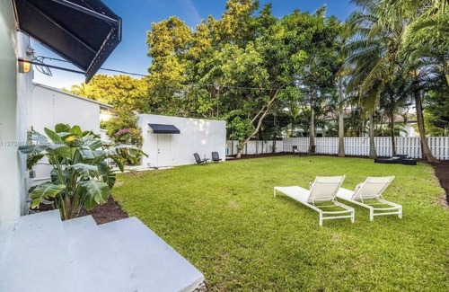 Miami Shores House | 2-bedroom house in beautiful El Portal with huge backyard