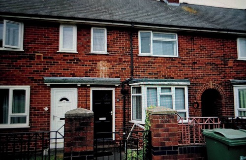 Leeds House | 2 Bedroom House in Leeds - Sleeps 5, Wifi, Parking