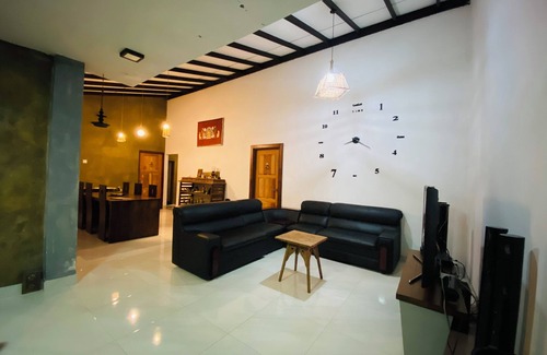 Embilmeegame House | 2-bedroom house in nice Pilimathalwa with WiFi, AC