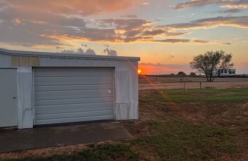 Stanton House | 2-bedroom house in lovely Stanton with WiFi, AC. and Heating. Beautiful Sunset!