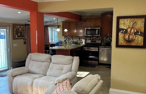 Nassau House | 2-bedroom house in Nassau near downtown and the beach with Wi-Fi and AC