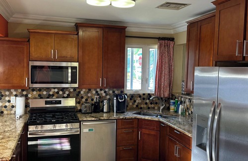 Nassau House | 2-bedroom house in Nassau near downtown and the beach with Wi-Fi and AC