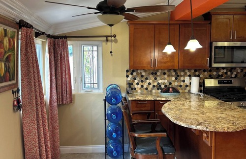 Nassau House | 2-bedroom house in Nassau near downtown and the beach with Wi-Fi and AC
