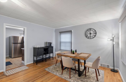 Royal Oak House | 2-bedroom house in Royal Oak .71 miles from hospital, Savings on monthly price