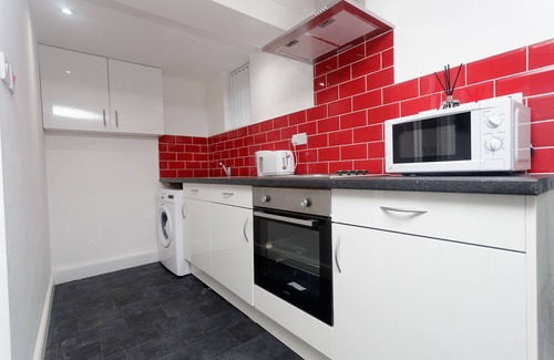 Leeds Apartment | 2 Bedroom house near Leeds Cente- St Hilda's