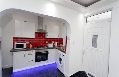 Leeds Apartment | 2 Bedroom house near Leeds Cente- St Hilda's