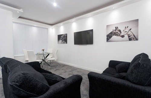 Leeds Apartment | 2 Bedroom house near Leeds Cente- St Hilda's