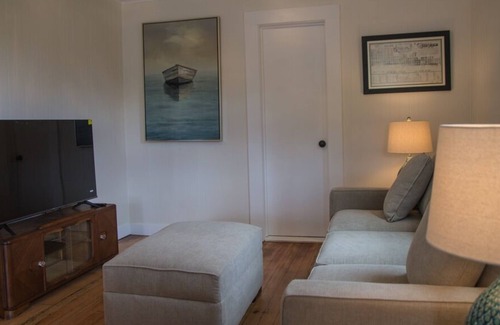 Seaview House | 2 Bedroom House near Long Beach with fenced yard