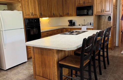 Santa Fe House | 2 bedroom house near Mark Twain Lake on Salt River! WiFi and Boat parking!