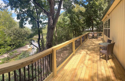 Santa Fe House | 2 bedroom house near Mark Twain Lake on Salt River! WiFi and Boat parking!