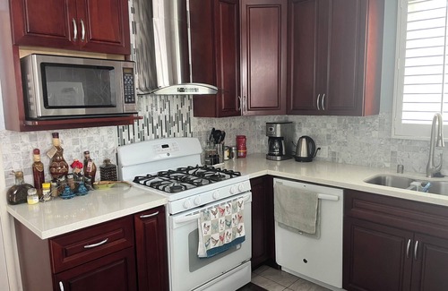 Westlake House | 2 Bedroom House near SFSU w/kitchen and free parking