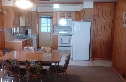 McMillan House | 2 bedroom house on Manistique Lake