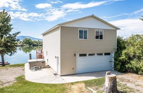 Elba House | 2 bedroom house overlooking Snake River