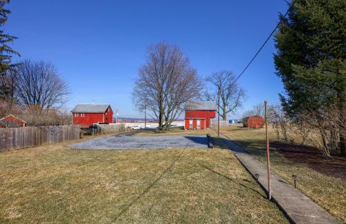 Ephrata House | 2-Bedroom House w/Large Outdoor and Firepit!