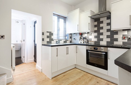 Shrewsbury House | 2 Bedroom House with Parking. Close to River walks